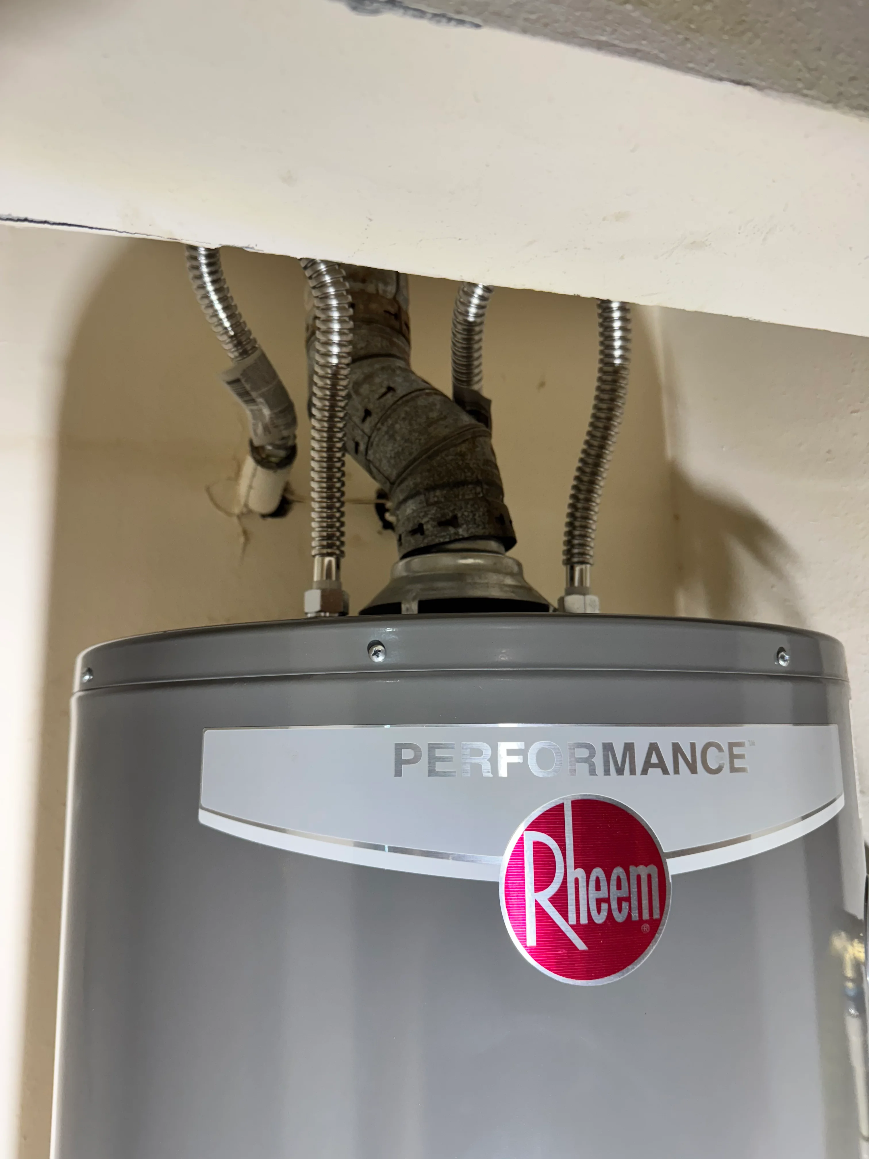 Rheem Performance water heater with connected flexible supply lines and brass fittings